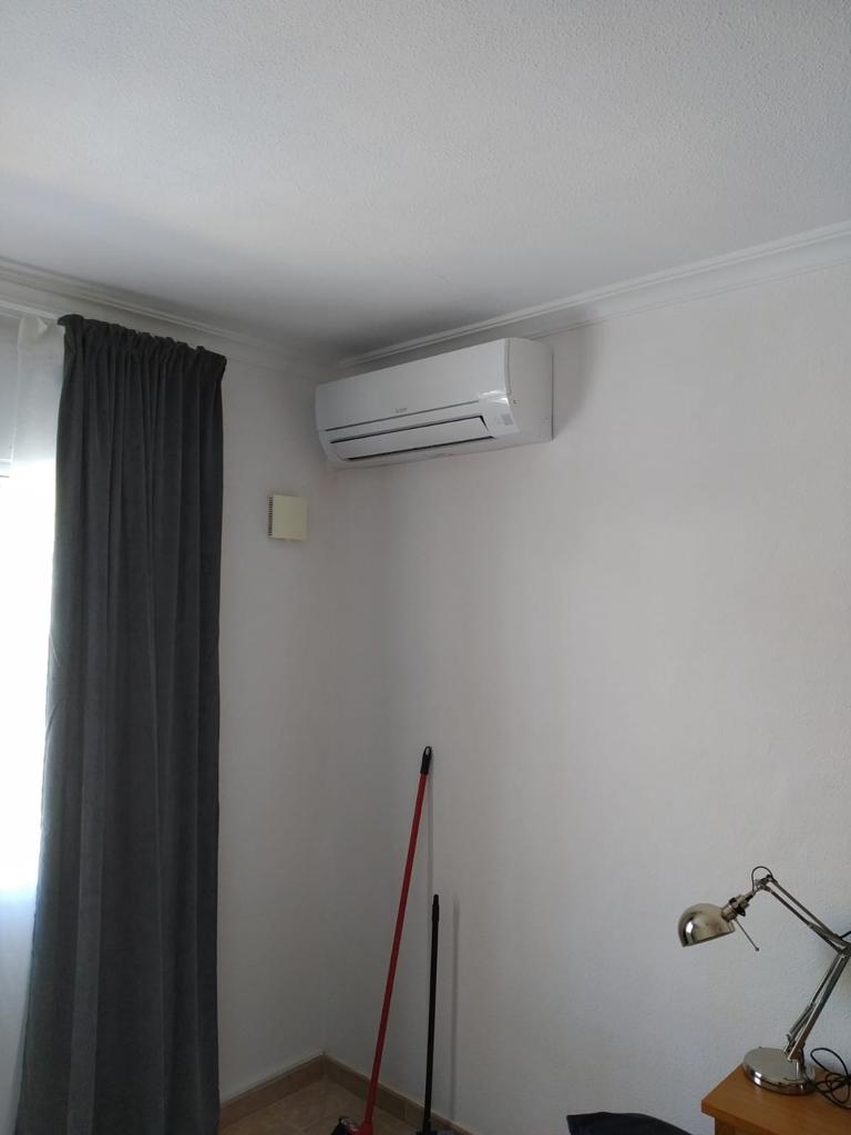 Installation of 2 splits of air conditioning in Torrevieja AC Torrevieja