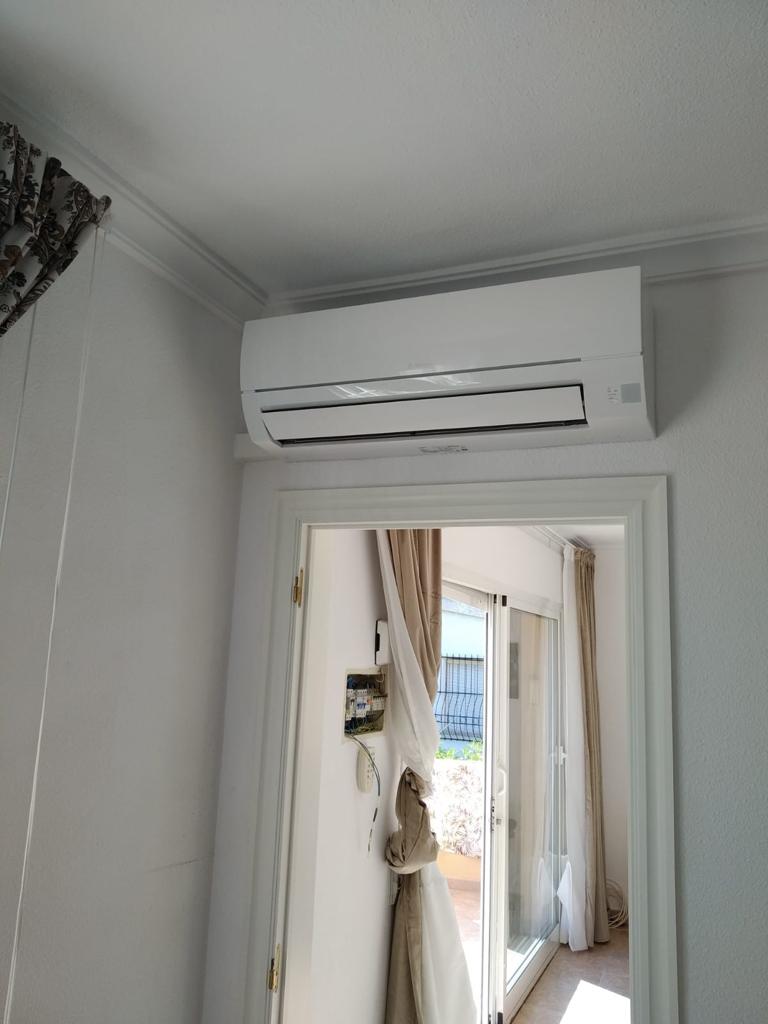 Installation of 2 splits of air conditioning in Torrevieja AC Torrevieja